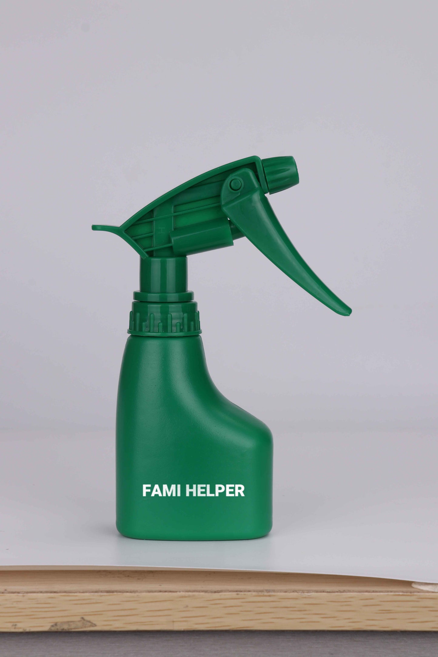 FAMI HELPER Green Water Spray Bottle for Plants, Sprinklers for Watering Flowers and Plants, Plant Mister Spray Bottle, Mist Spray Bottles, Hand Pressure Spray Bottle