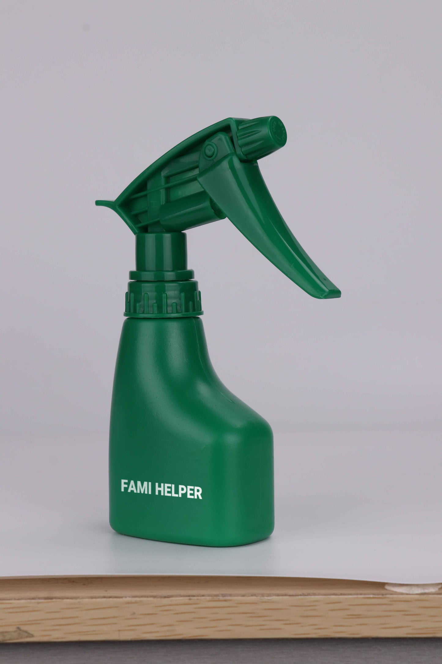 FAMI HELPER Green Water Spray Bottle for Plants, Sprinklers for Watering Flowers and Plants, Plant Mister Spray Bottle, Mist Spray Bottles, Hand Pressure Spray Bottle