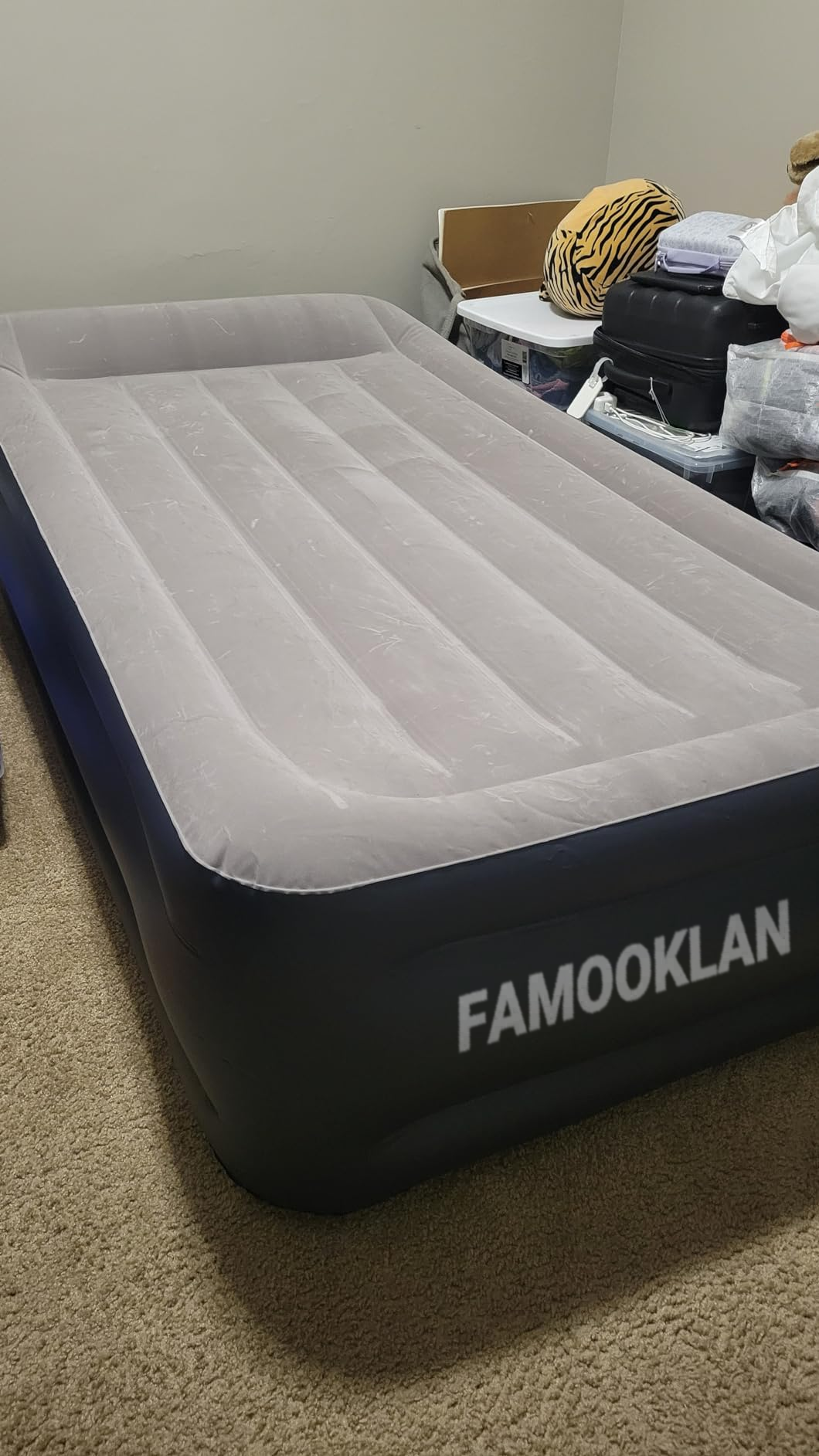 FAMOOKLAN Dura-Beam Plus Deluxe Pillow Rest Air Mattress: Fiber-Tech – Queen Size – Built-in Electric Pump – 16.5in Bed Height – 600lb Weight Capacity